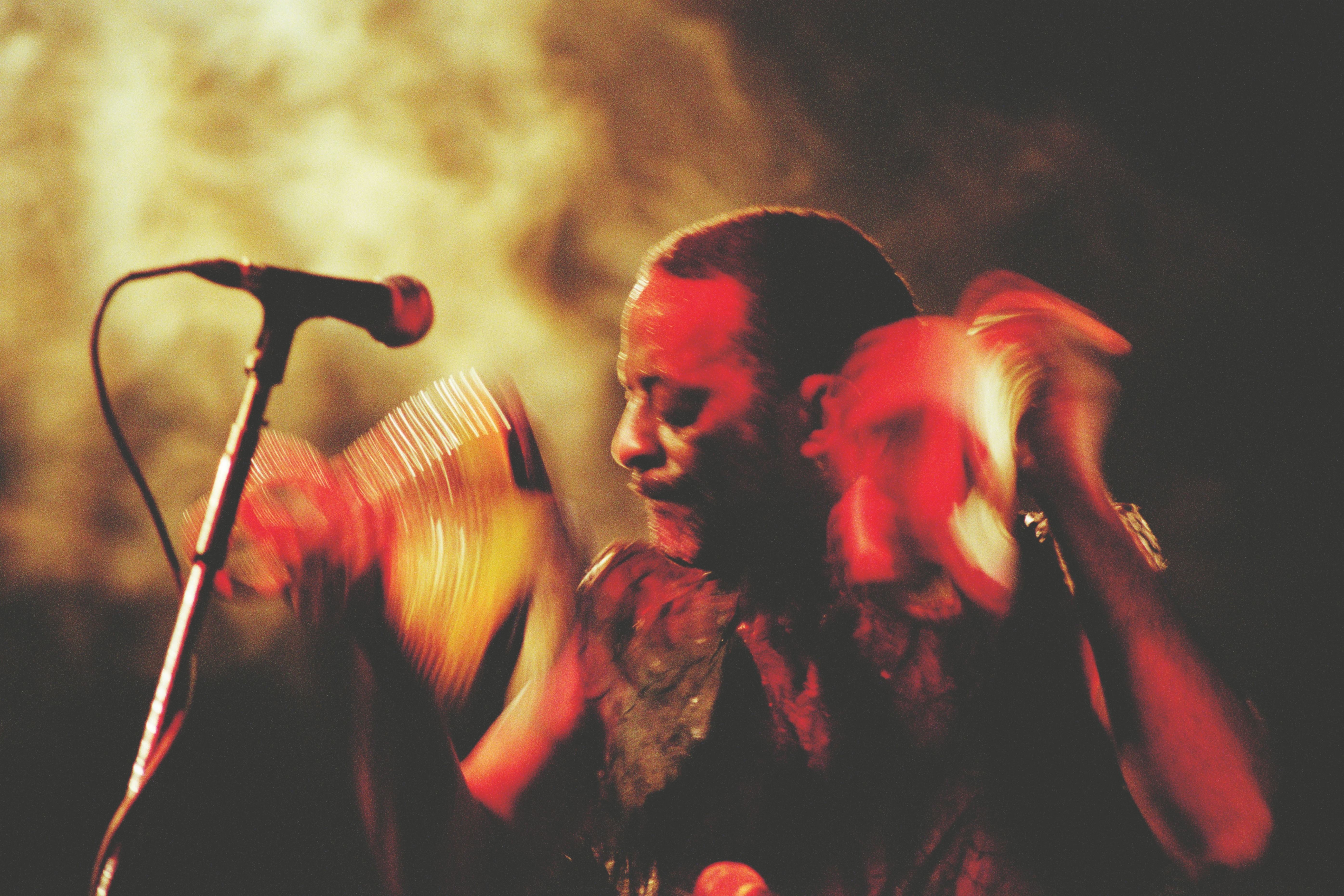 imagem do Tido nove vezes como maior percussionista do mundo, Naná Vasconcelos ganha fotobiografia
